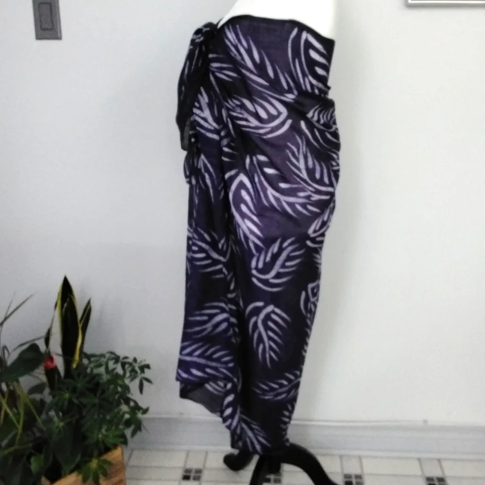 Vintage Batik ladies sarong, 64" x 43" - Picture 4 of 5